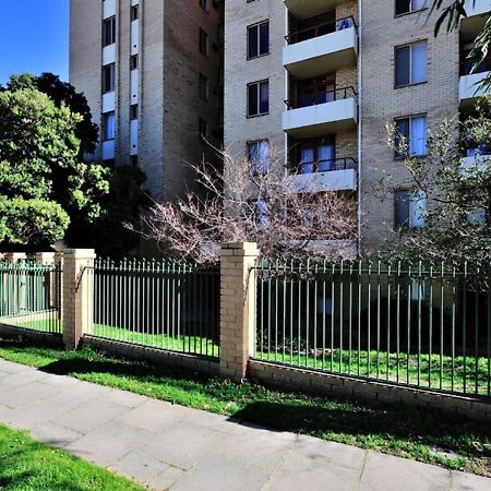 Sky High On Arundel - Central Fremantle Apartment 외부 사진