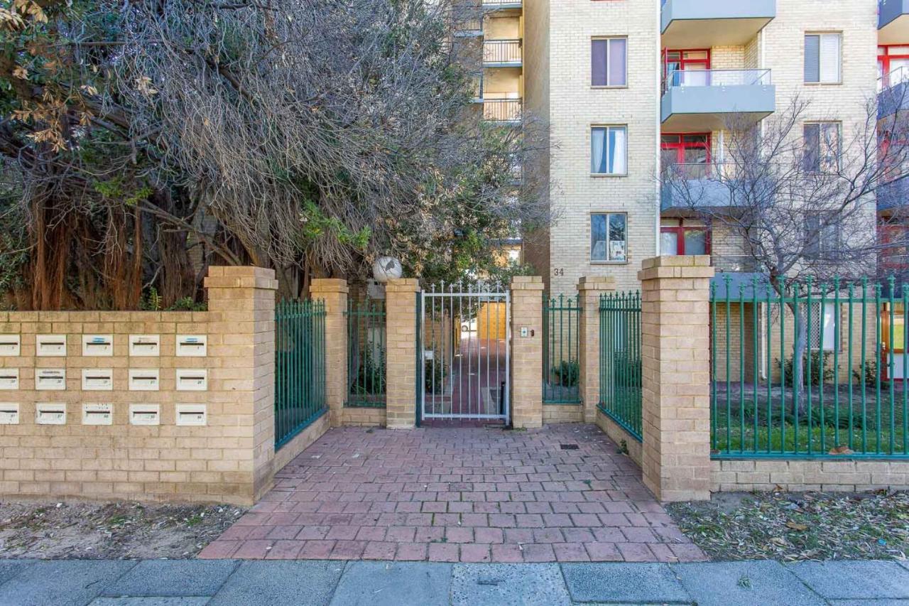 Sky High On Arundel - Central Fremantle Apartment 외부 사진